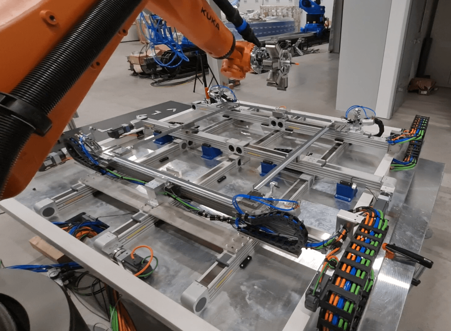Autonomous metal and composite robotic cell